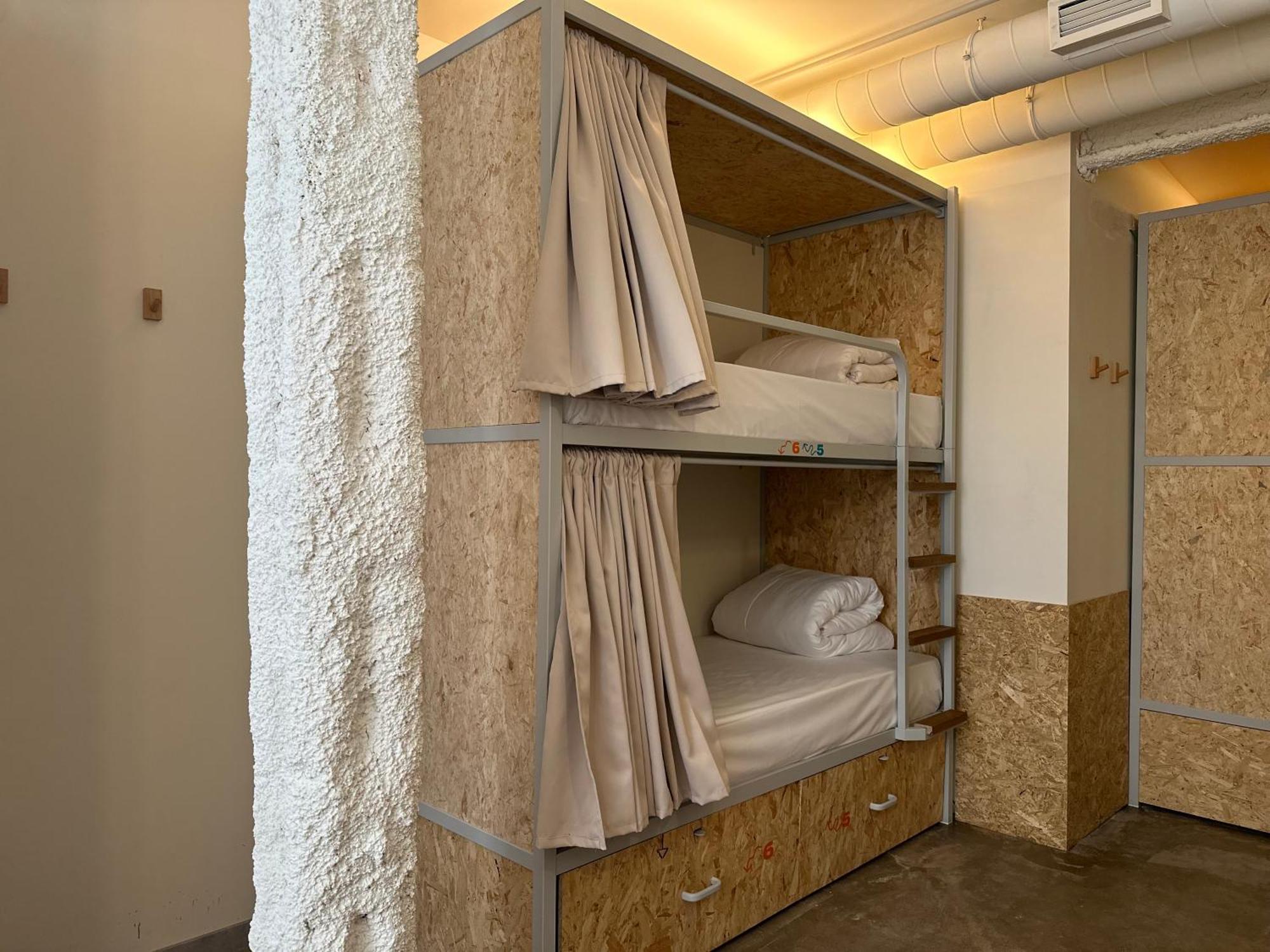 The Loft House Madrid Hostel Exterior photo