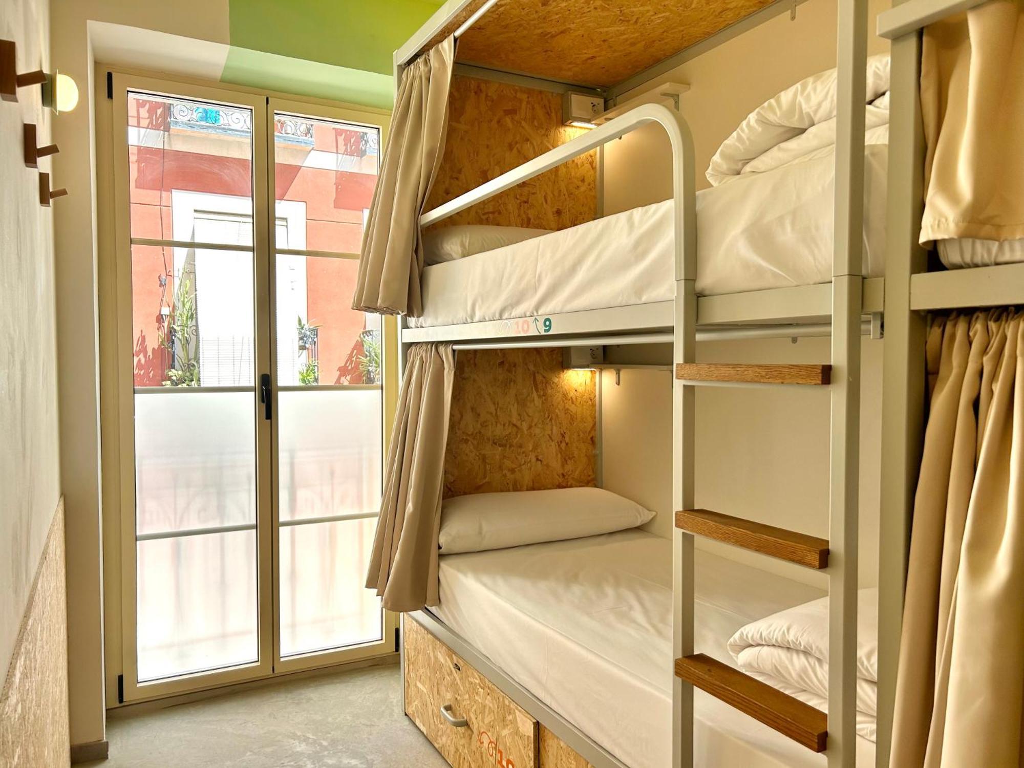 The Loft House Madrid Hostel Exterior photo