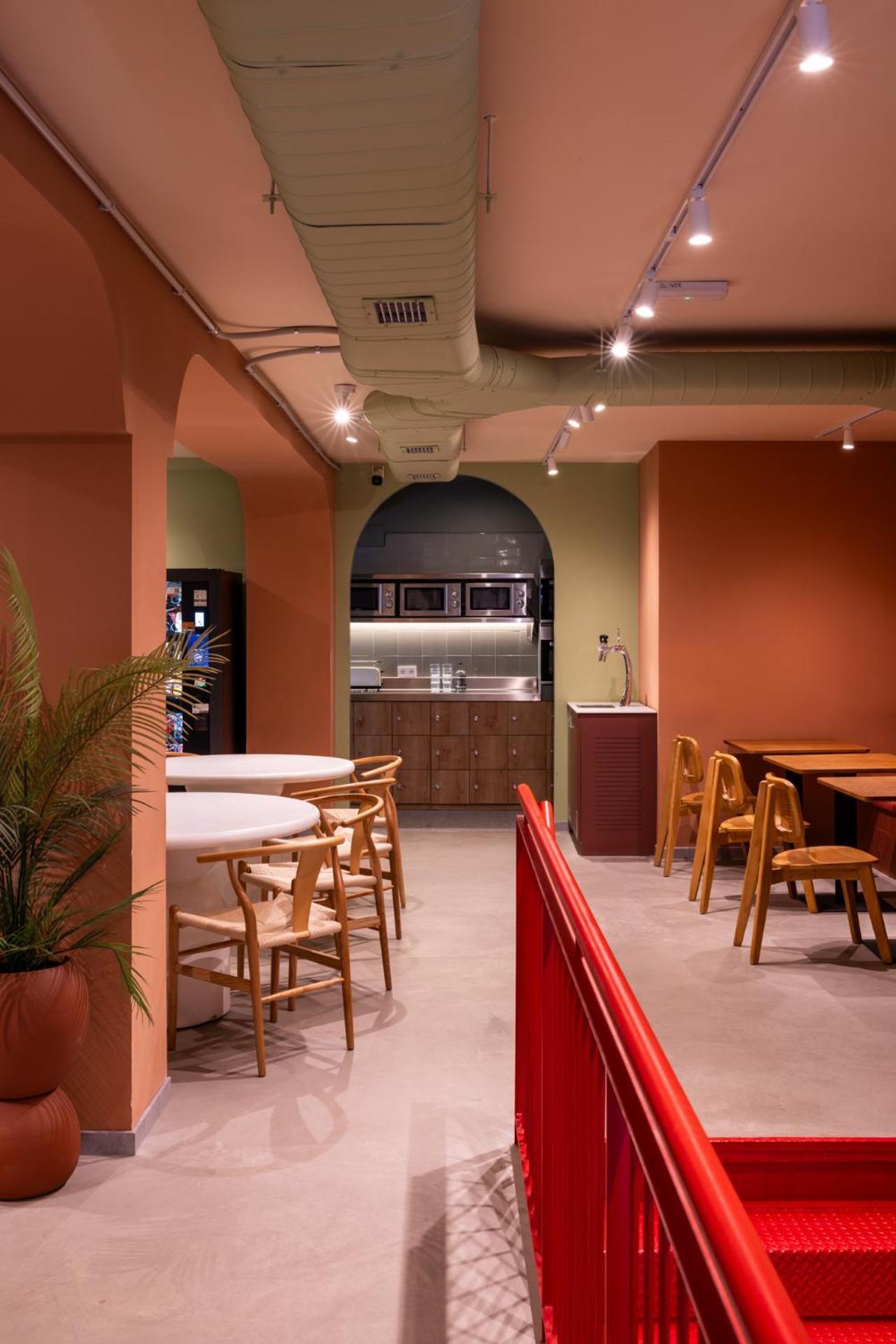 The Loft House Madrid Hostel Exterior photo