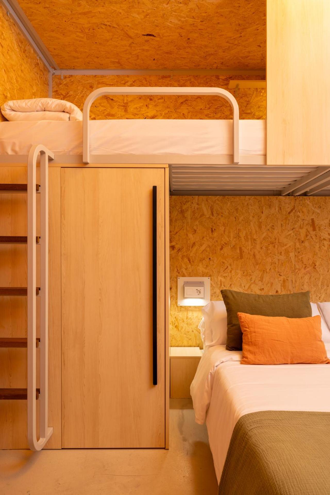 The Loft House Madrid Hostel Exterior photo